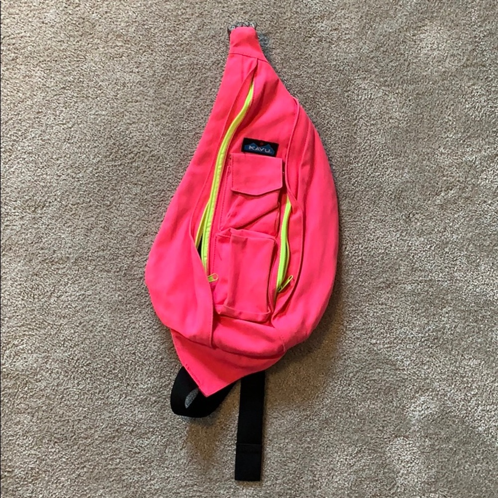 Kavu bag-hot pink with yellow zipper detail
